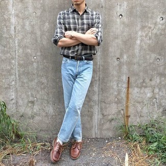 С чем носить черно-белый плетеный ремень мужчине