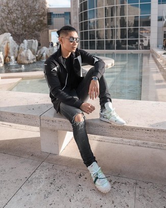 С чем носить черно-белый свитер на молнии мужчине