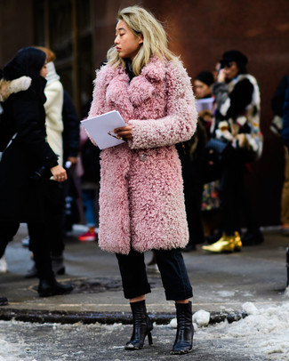 Какие брюки чинос носить с черными ботильонами