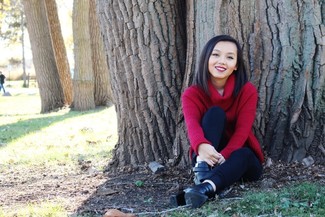 Какие свитера с хомутом носить с черными ботильонами