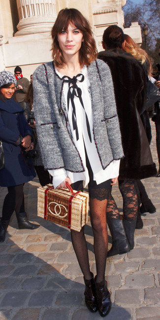 Какие шорты носить с черными ботильонами