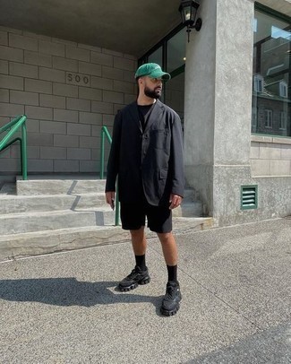 Какие пиджаки носить с черными кроссовками мужчине