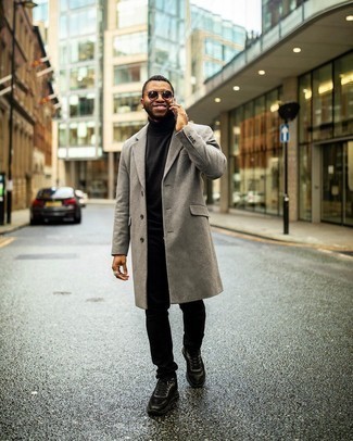 Какие брюки чинос носить с черными кроссовками