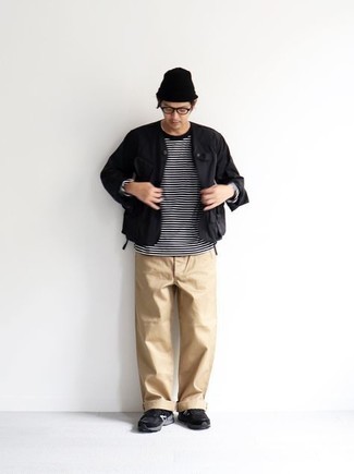 Какие брюки чинос носить с черными кроссовками