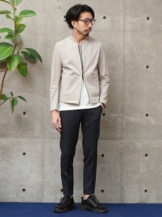 Какие брюки чинос носить с черными кроссовками