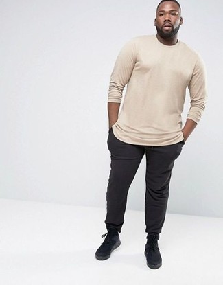 Какие брюки чинос носить с черными кроссовками