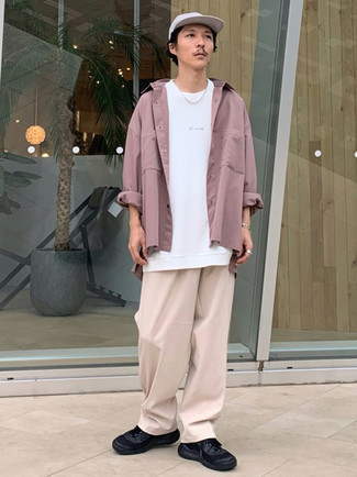 Какие брюки чинос носить с черными кроссовками