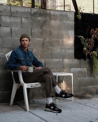 Какие брюки чинос носить с черными кроссовками