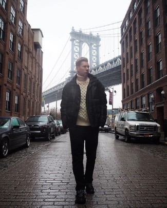 Какие брюки чинос носить с черными кроссовками