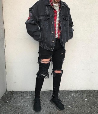 Какие джинсовые куртки носить с черными кроссовками мужчине