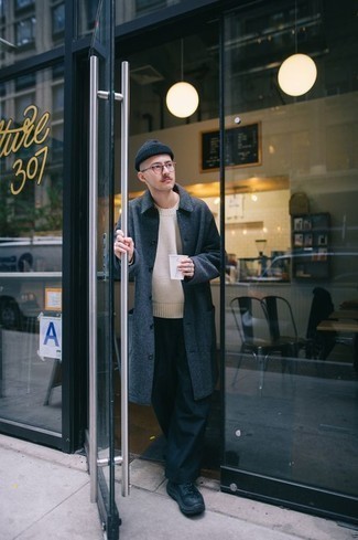 Какие длинные пальто носить с черными кроссовками