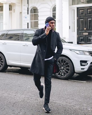 Какие длинные пальто носить с черными кроссовками