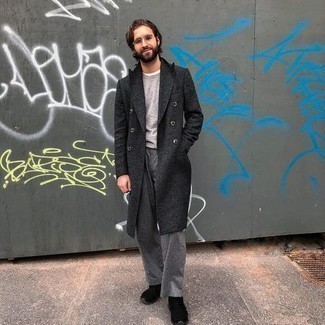 Какие длинные пальто носить с черными кроссовками