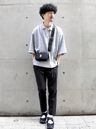 Какие футболки-поло носить с черными кроссовками мужчине