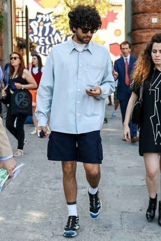 Какие шорты носить с черными кроссовками мужчине