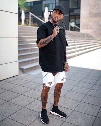Какие шорты носить с черными кроссовками мужчине