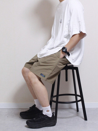 Какие шорты носить с черными кроссовками мужчине