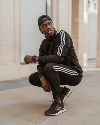 Какие спортивные костюмы носить с черными кроссовками мужчине