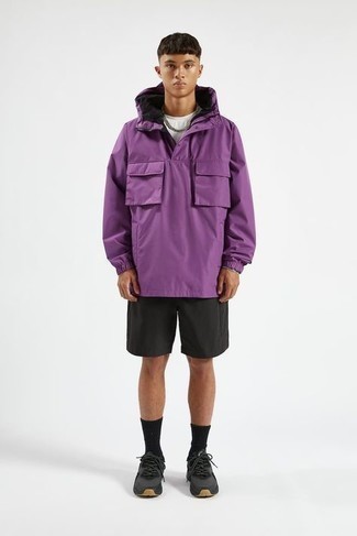 Какие ветровки носить с черными кроссовками мужчине