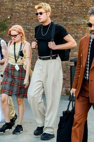 С чем носить черный рюкзак мужчине