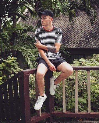 С чем носить черную бейсболку мужчине