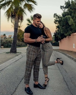 С чем носить черный браслет из бисера мужчине