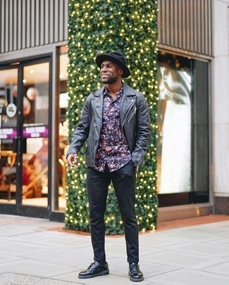 Как носить черную косуху с черными брюками чинос