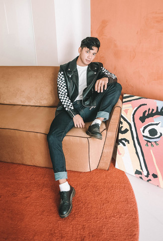 Как носить черную косуху с черными кожаными туфлями дерби