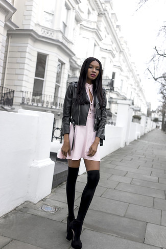 Как носить черную косуху с черными замшевыми туфлями