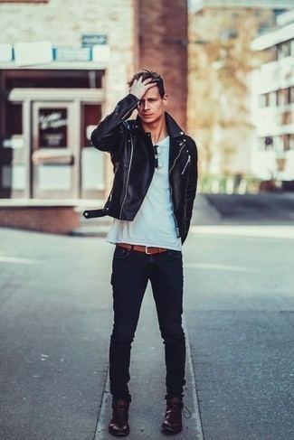 Как носить черную косуху с синими джинсами мужчине