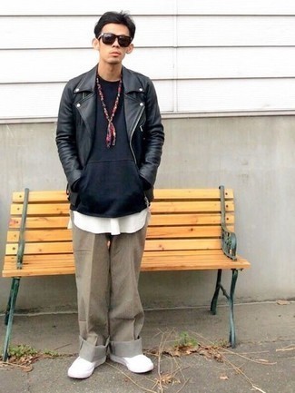 Какие брюки чинос носить с черной косухой