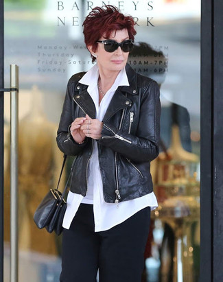 Какие классические брюки носить с черной косухой женщине