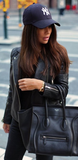 Какие джинсы скинни носить с черной косухой