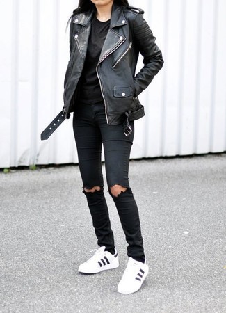 Какие джинсы скинни носить с черной косухой