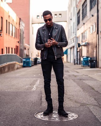 Какие зауженные джинсы носить с черной косухой мужчине