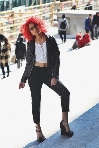 Какие узкие брюки носить с черной косухой