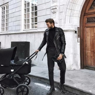 Какие водолазки носить с черной косухой мужчине