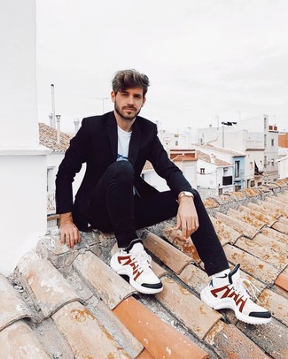 Какие кроссовки носить с черным пиджаком мужчине