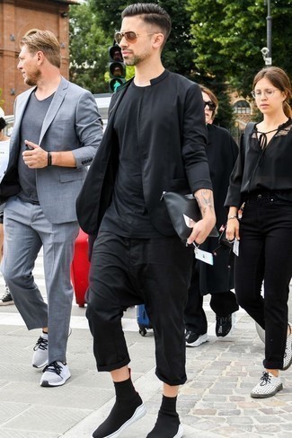 Какие кроссовки носить с черным пиджаком мужчине