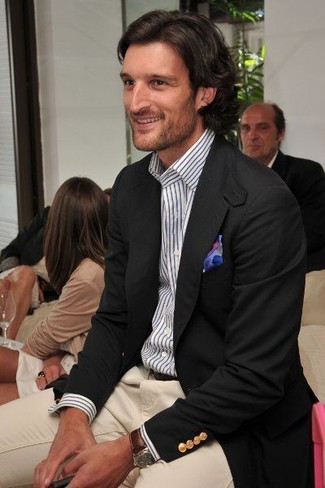 Как носить черный пиджак с бежевыми брюками чинос