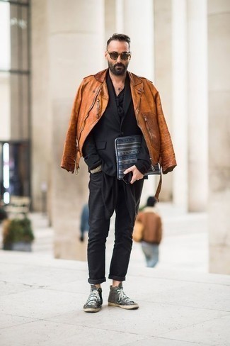 Какие косухи носить с черным пиджаком мужчине