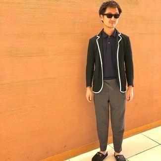 Как носить черный пиджак с коричневыми брюками чинос