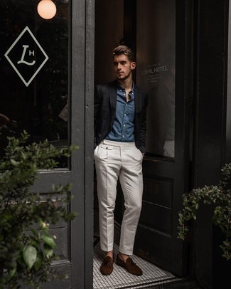 Как носить черный пиджак с коричневыми замшевыми лоферами мужчине