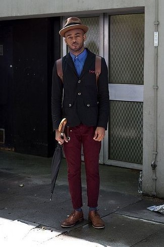 Как носить черный пиджак с темно-красными брюками чинос