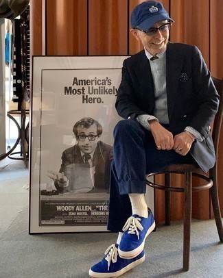 Какие вязаные свитера носить с черным пиджаком мужчине