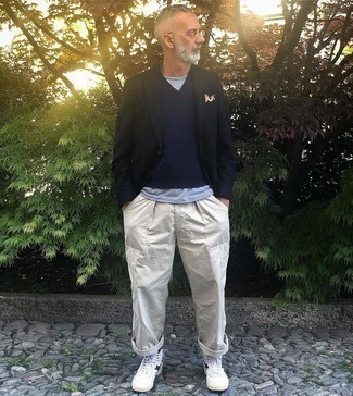 Какие брюки карго носить с черным пиджаком