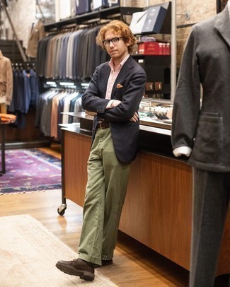 Какие повседневные ботинки носить с черным пиджаком мужчине