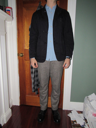 Как носить черный пиджак с темно-серыми шерстяными брюками чинос