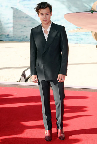 Какие ботинки челси носить с черным пиджаком мужчине