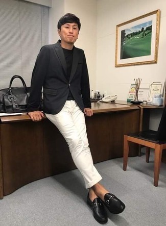 Какие брюки чинос носить с черным пиджаком